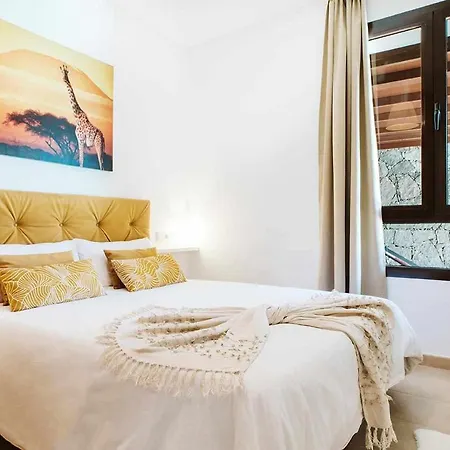 Lyra Piscina Climatizada Playa Blanca (Lanzarote)