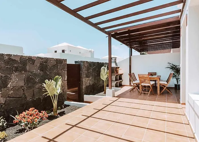 Lyra Piscina Climatizada Playa Blanca (Lanzarote)