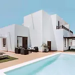 Lyra, Piscina Climatizada 플라야블랑카