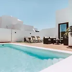 Lyra, Piscina Climatizada 빌라 *