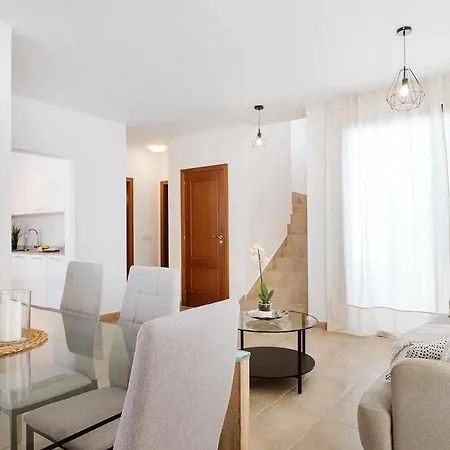 Lyra, Piscina Climatizada Villa