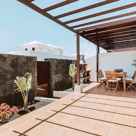 Lyra, Piscina Climatizada Playa Blanca (Lanzarote)