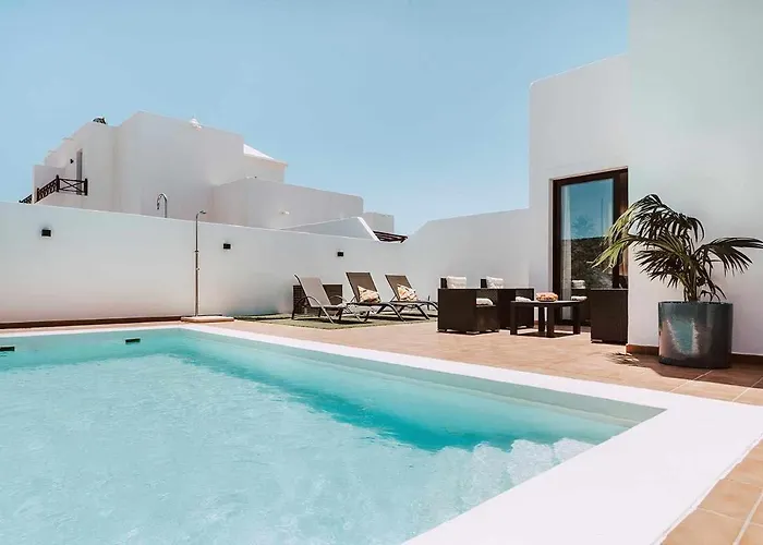 Lyra, Piscina Climatizada Villa *