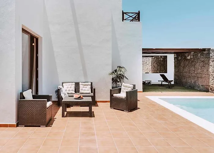 Lyra, Piscina Climatizada