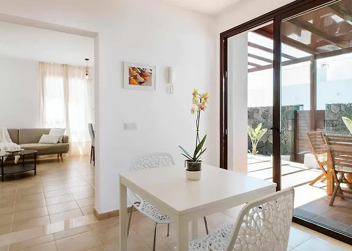 Lyra, Piscina Climatizada *