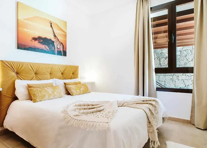 Lyra, Piscina Climatizada Playa Blanca (Lanzarote)