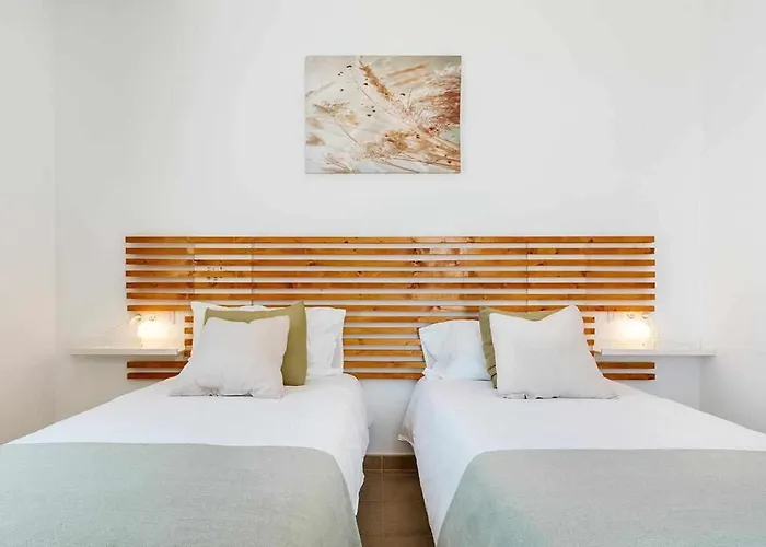 Lyra, Piscina Climatizada *