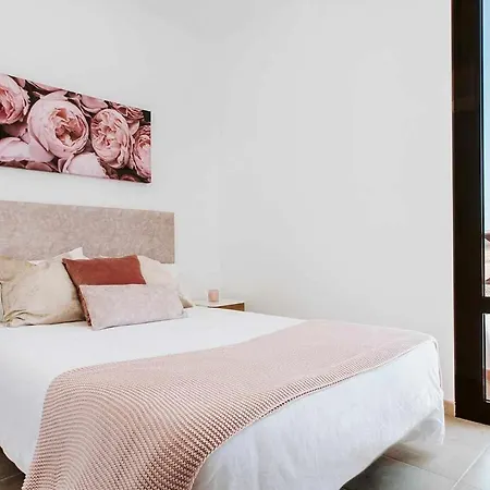 Lyra, Piscina Climatizada