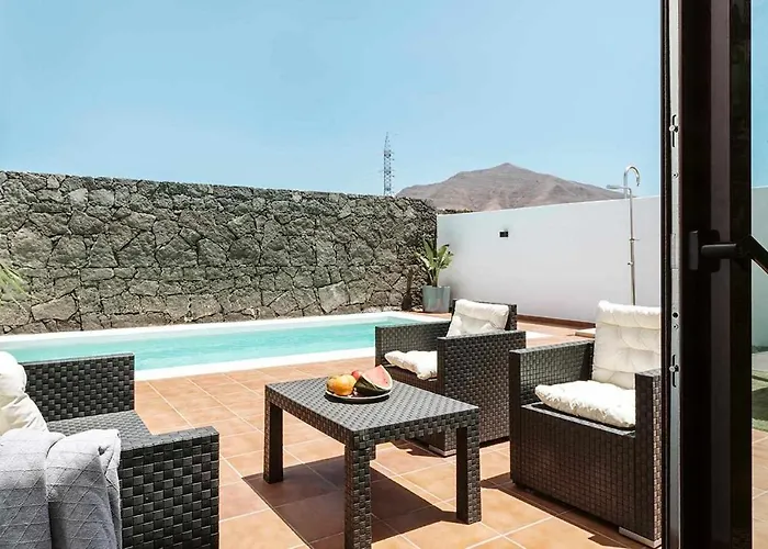 Lyra, Piscina Climatizada