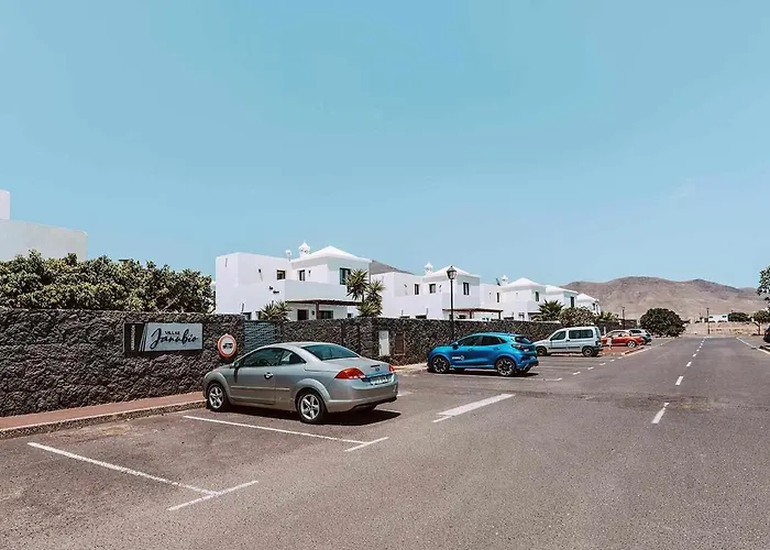 Lyra, Piscina Climatizada Villa